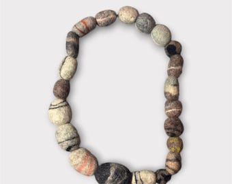 Collar de lana afieltrada – Estilo guijarro natural, joyería ecológica hecha a mano