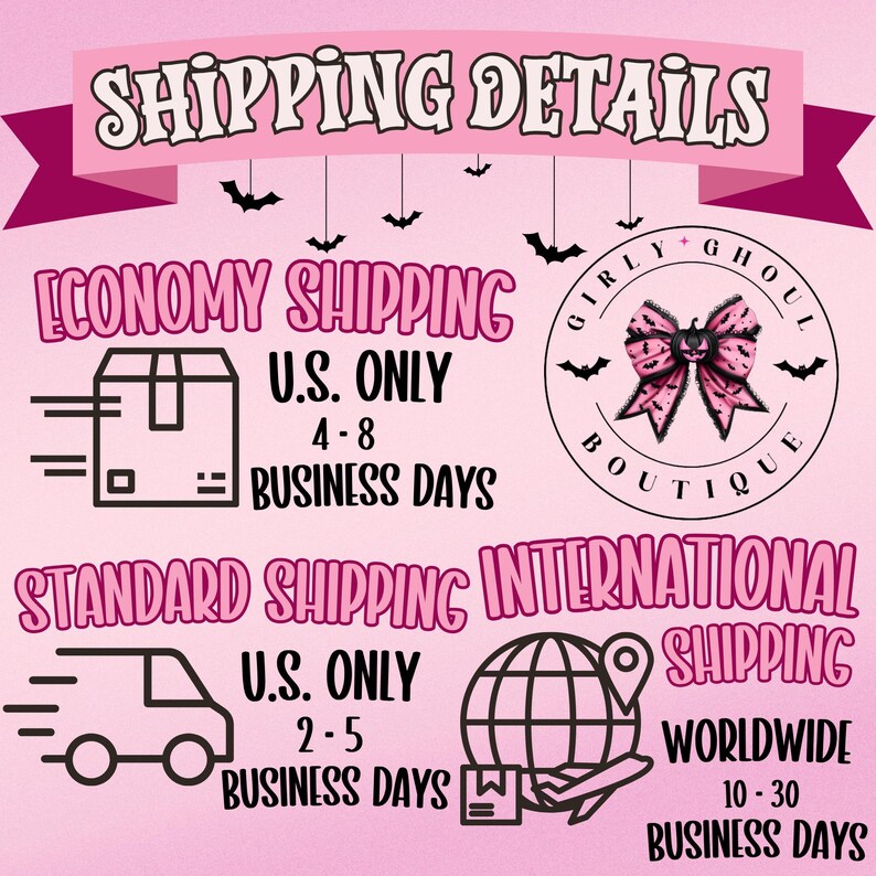 Może przedstawiać: R&oacute;żowa grafika z tekstem "SHIPPING DETAILS" na g&oacute;rze. Poniżej znajdują się szczeg&oacute;ły dotyczące wysyłki ekonomicznej, standardowej i międzynarodowej. Obraz zawiera r&oacute;wnież logo z r&oacute;żową kokardą i napisem "Girly Ghoul Boutique".