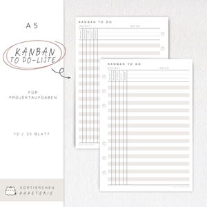 Könnte beinhalten: Zwei A5 Kanban To-Do-Listen-Planer-Einlagen. Die Einlagen sind weiß mit hellgrauen horizontalen Linien und vertikalen Spalten für das Projektmanagement. Text enthält "KANBAN TO DO-LISTE" und "FÜR PROJEKTAUFGABEN".