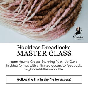 Peut inclure: Gros plan sur des dreadlocks synthétiques brunes, roses et blanches. Le texte "Hookless Dreadlocks MASTER CLASS" est en bas de l'image. Le texte "earn How to Create Stunning Push-Up Curls in video format with unlimited access to feedback. English subtitles available." est sous le titre. Le texte "(follow the link in the file for access)" est en bas de l'image.