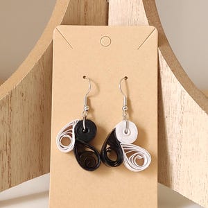 Pendientes en blanco y negro