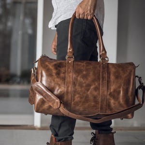Bolso de cuero para hombre, bolso de fin de semana desgastado hecho a mano, bolso de mano de cuero de grano completo, bolso de viaje para pasar la noche, regalo personalizado para él