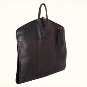 Elegant leather suit travel bag, handmade for durability. Perfect for suits, hanging garments, and groomsmen gifts, blending style and practicality for modern travelers.