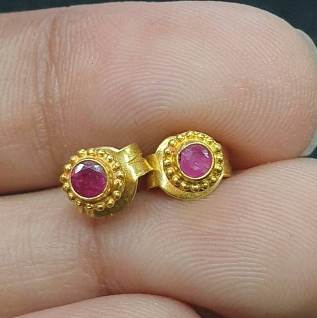 Handmade Genuine Solid 22K Gold Real Pink Ruby Studded Flower Shape Earrings