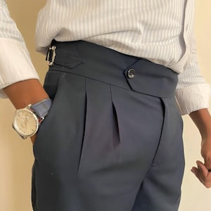 Pantaloni Gurkha in cotone blu su misura: pantaloni a vita alta con pieghe