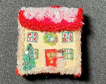 Miniature Christmas House Handbag: Twelfth Scale Dollhouse Novelty