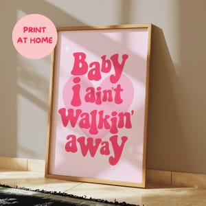 Impresión digital de Justin Bieber "Walking Away" / Arte de pared rosa retro / Póster inspirado en el álbum SWAG / Regalos de arte musical para su dormitorio