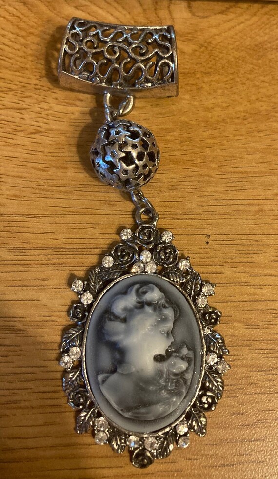 Large Vintage Cameo 1960's With Rhinestones