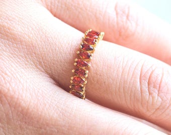 Anillo de oro macizo de 14 quilates con piedra natal roja, joyería artesanal con gema, anillo personalizado