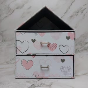 Boîte maison enfant 2 tiroirs – boîte à bijoux ou rangement bureau – cartonnage fait main tissu – déco chambre enfant