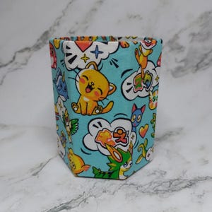 Portalápices infantil de tela - Almacenaje de escritorio infantil - Regalo personalizado para niñas o niños - Hecho a mano en cartón