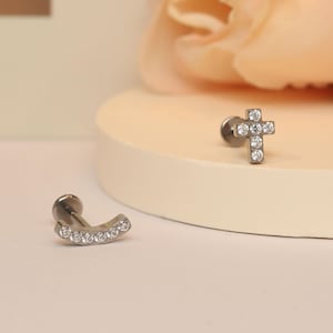 18G 16G Fashion Cross Zircon Conch Medusa Piercing Jewelry Lip Ring Titanium Flat Back Earrings Shiny Zircon Nose Stoud Earring Stud