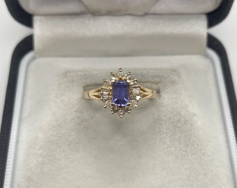 14ct gold tanzanite and diamond ring