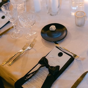 Aangepast trouwmenu met gepersonaliseerde striknaamplaatskaart