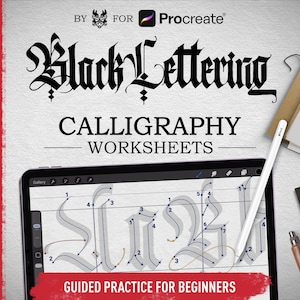 以下が含まれることがあります： Procreate 用のデジタルカリグラフィーワークシートで、「Black Lettering Calligraphy Worksheets」のテキストが表示されています。画像には、カリグラフィー練習シートを表示するタブレット、スタイラス、定規が含まれています。「Guided Practice for Beginners」のテキストも表示されています。