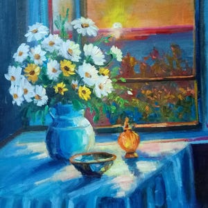 Pintura al óleo original Naturaleza muerta Ramo floral en jarrón Pintura de margaritas en una ventana Pintura brillante Flores blancas Arte obra de arte puesta de sol