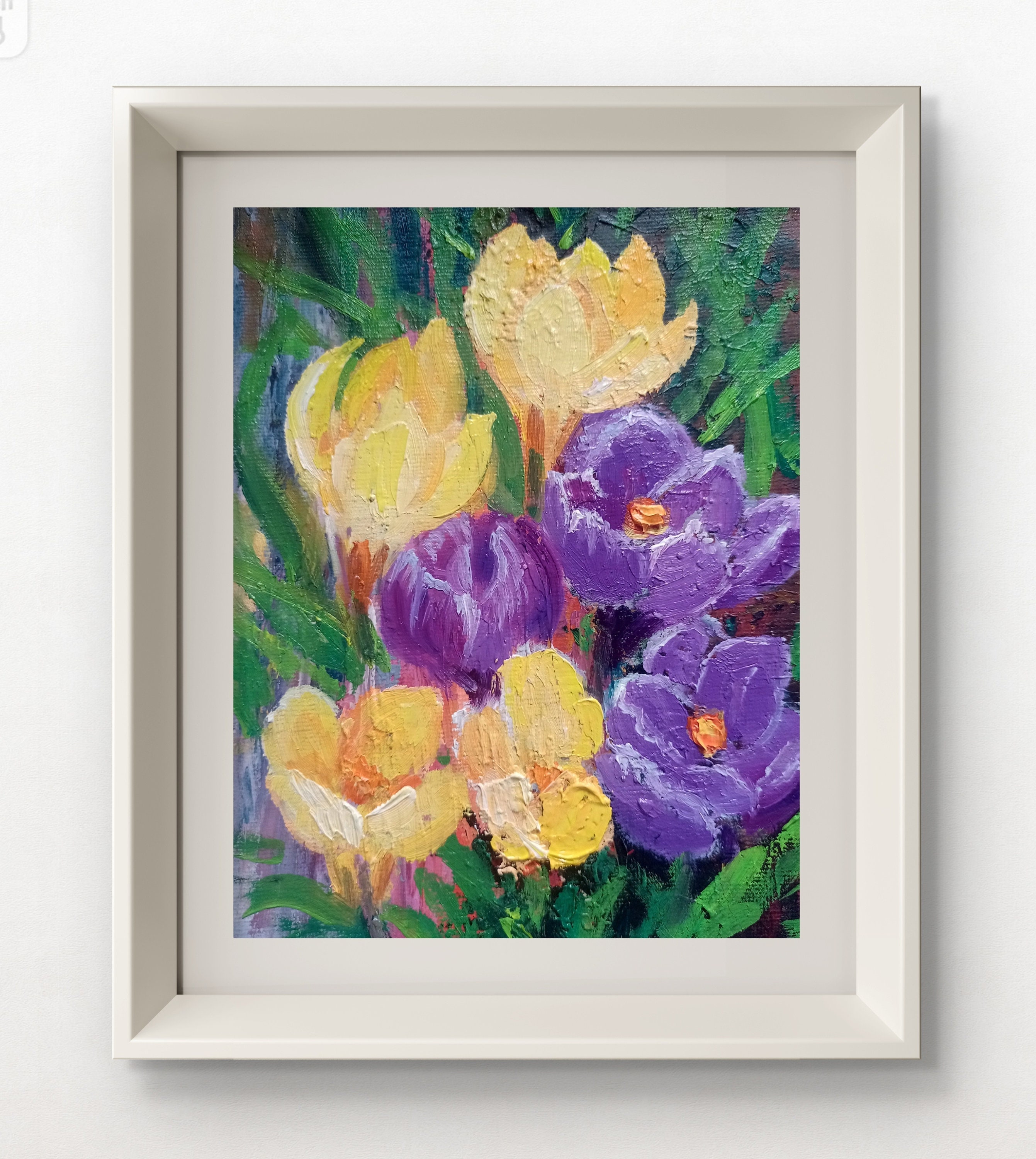 クロッカスの油絵：黄色と紫の春の花のインパストアート（5.9x7.8