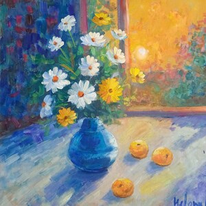 Pintura al óleo original Bodegón Ramo de flores en un jarrón Pintura Margaritas en la ventana Pintura brillante Flores blancas del prado Arte puesta de sol