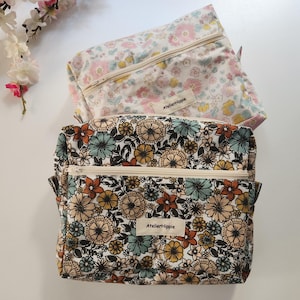 Cosmetic bag Organizer, Floral pattern toiletry bag, Medium capacity Travel Cosmetic bag, Zippered Makeup bag, The pouch Makeup bag