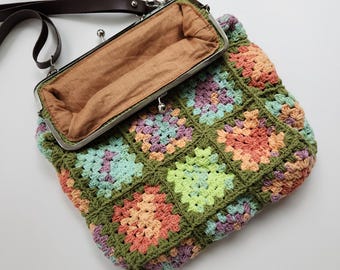 Handmade Granny Stitch Crochet Tote Bag: Colorful Vintage Design