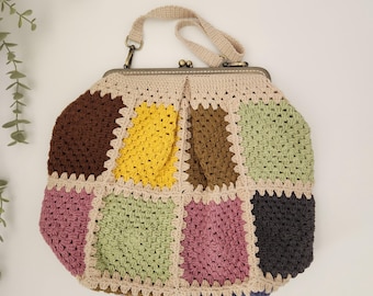 Sac à main en patchwork au crochet fait main - Sac carré grand-mère coloré de style vintage avec fermoir en métal
