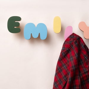 Ganchos de pared con letras de madera, gancho de madera para habitación de niños con nombre, perchero personalizado para niños, letrero de madera para decoración de guardería, venta de Black Friday con nombre de bebé
