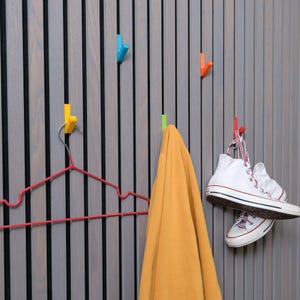 Colorful Acoustic Panel Hooks – 3D Printed Decorative Hangers for Akupanels, Hanger for Panels, Modern akupanel hook