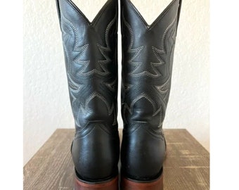 Classic Elegance in Solid Black Womens Mae Western Boots