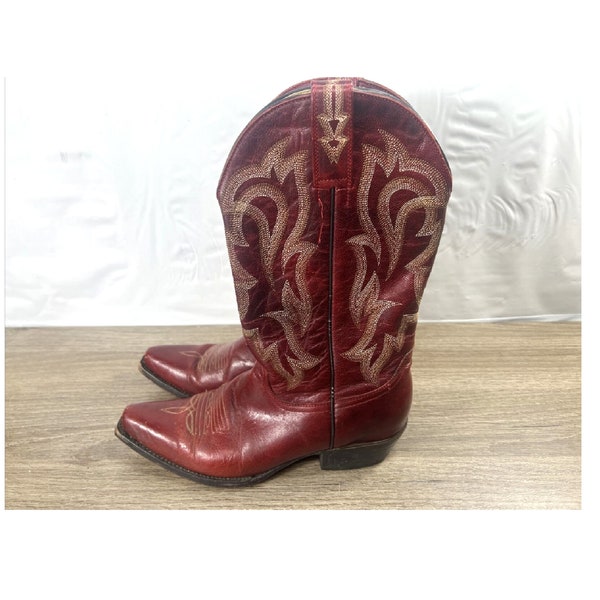 Vibrant Red Fashion Womens Lucille Snip Toe Western Boots (Medium Sizes)