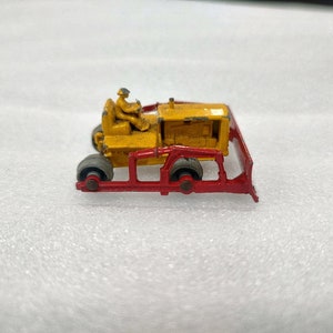 Caterpillar-bulldozer.