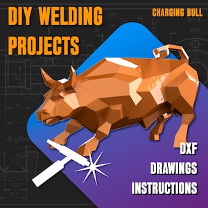Puede incluir: Una escultura geométrica de un toro en carga de color cobre con estilo low-poly. La imagen incluye el texto DIY WELDING PROJECTS, CHARGING BULL y DXF DRAWINGS INSTRUCTIONS. Un icono blanco de soplete de soldadura con efecto estelar.
