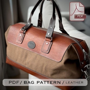 Könnte beinhalten: Eine Reisetasche aus braunem Canvas und glattem braunem Leder mit dunkelbraunen Ledergriffen, silberfarbenen Metallbeschlägen, einem Reißverschluss an der Oberseite und einem kleinen ovalen Lederaufnäher. Das Bild enthält ein PDF-Symbol und Text.