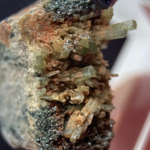 Oude vondst Diopsiet xx, Hessoniet, Ripidoliet xx, uit Paschiena, Italië, verzamelen van mineralen en edelstenen. afbeelding 2