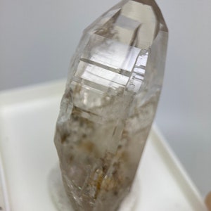 Klarster Quarzkristall super Edelstein. aus der Schweiz, altes Mineral . Verwendung zum Sammeln von Edelsteinen und Mineralien. Einwandfrei schönes Kristall