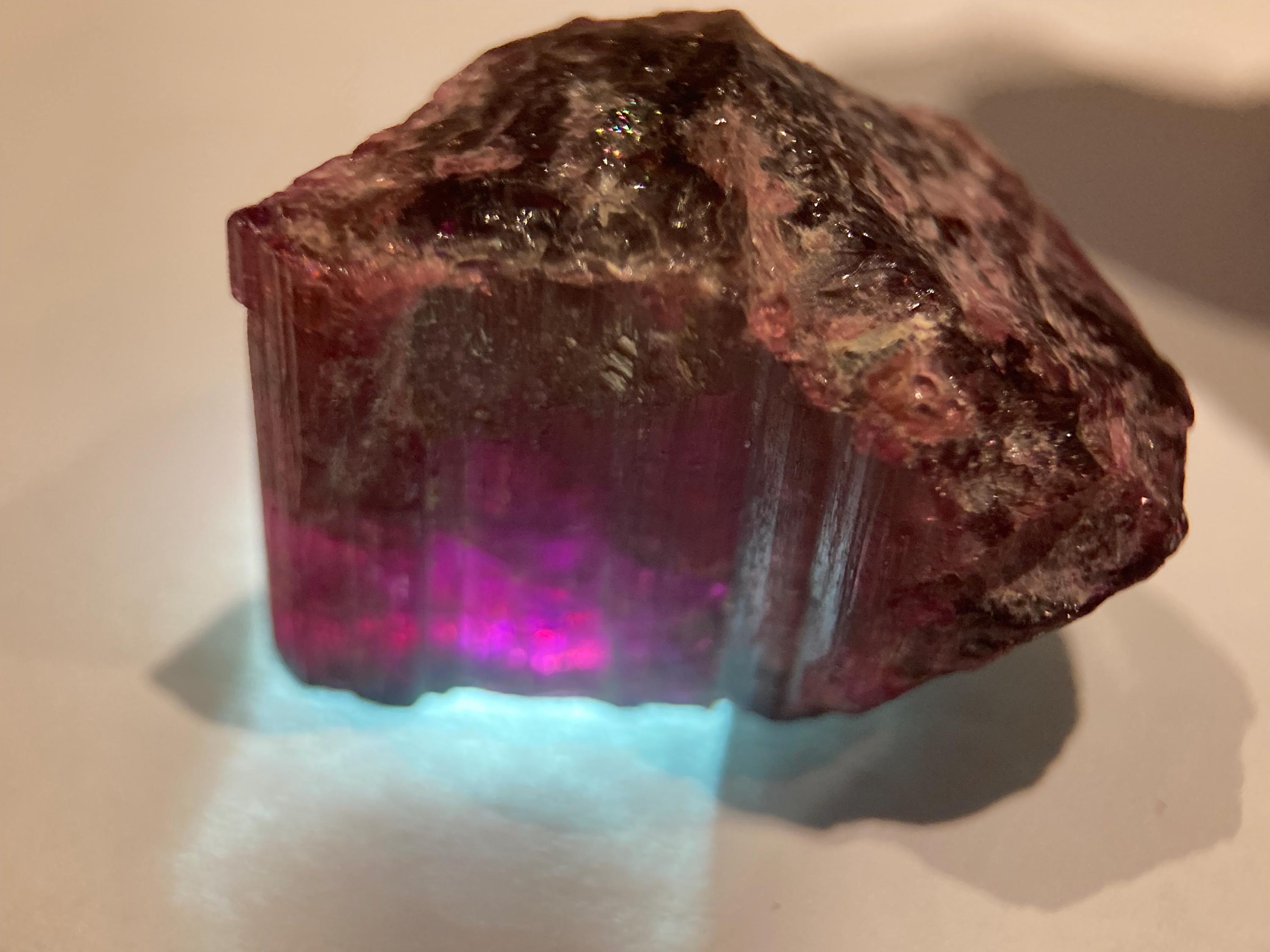 トルマリン・ルベライトのクラシックな鉱物と結晶 - クリスタル