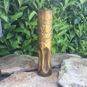 アメリカ製の彫刻が施された薬莢の花瓶、第二次世界大戦 / アメリカ陸軍 / 塹壕アート / 第二次世界大戦 / ノルマンディー、フランス / 軍事物 / D-デイ