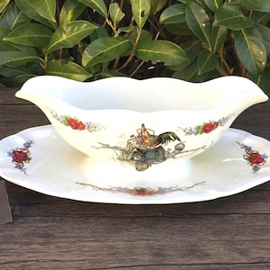Antique earthenware gravy boat from 1950 by the "Sarreguemines" pottery factory in France, gravy boat, vintage container, vintage gravy boat, Christmas decoration