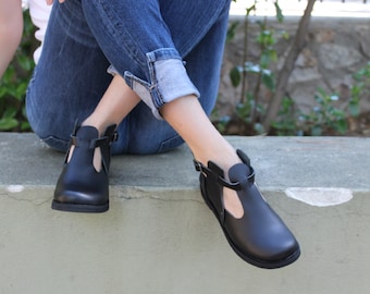 Handmade Leather T-Bar Ankle Boots: Women&#39;s Flat Shoes