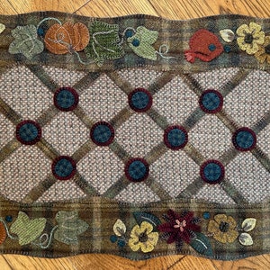 Pumpkin Hollow Applique Mat- Wool Kit