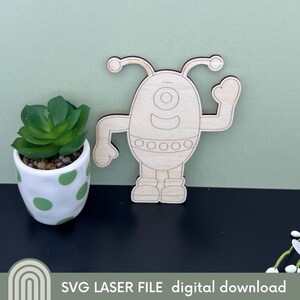 Proyecto para colorear Alien Monster #4: Archivo SVG cortado con láser para niños/ Regalo para padre/madre/abuelo/cualquier ser querido. Perchas gratis
