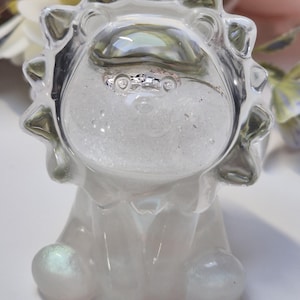 Shaker Löwe Schneekugel Löwe Figur aus Epoxidharz handgefertigter niedlicher Löwe