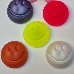 Imán para nevera - Smileys de resina epoxi - Imán - Smiley - Regalo - Pequeña decoración - Atención - Buen humor - Pizarra magnética - Mate