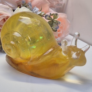 Snail snow globe epoxy resin snail shaker snail decoration handmade shaking snail resin snail