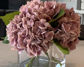 Prachtige Premium Real Touch stoffige paarse hortensia-arrangement in glazen vaas met acrylwater bruiloft Moederdag cadeau gratis prijs!