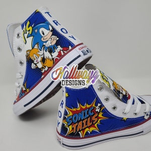 Zapatillas Converse de Sonic Tails azules personalizadas para cumpleaños de Hallwayz Designs, zapatillas casuales unisex personalizadas en azul real para la vuelta al cole.