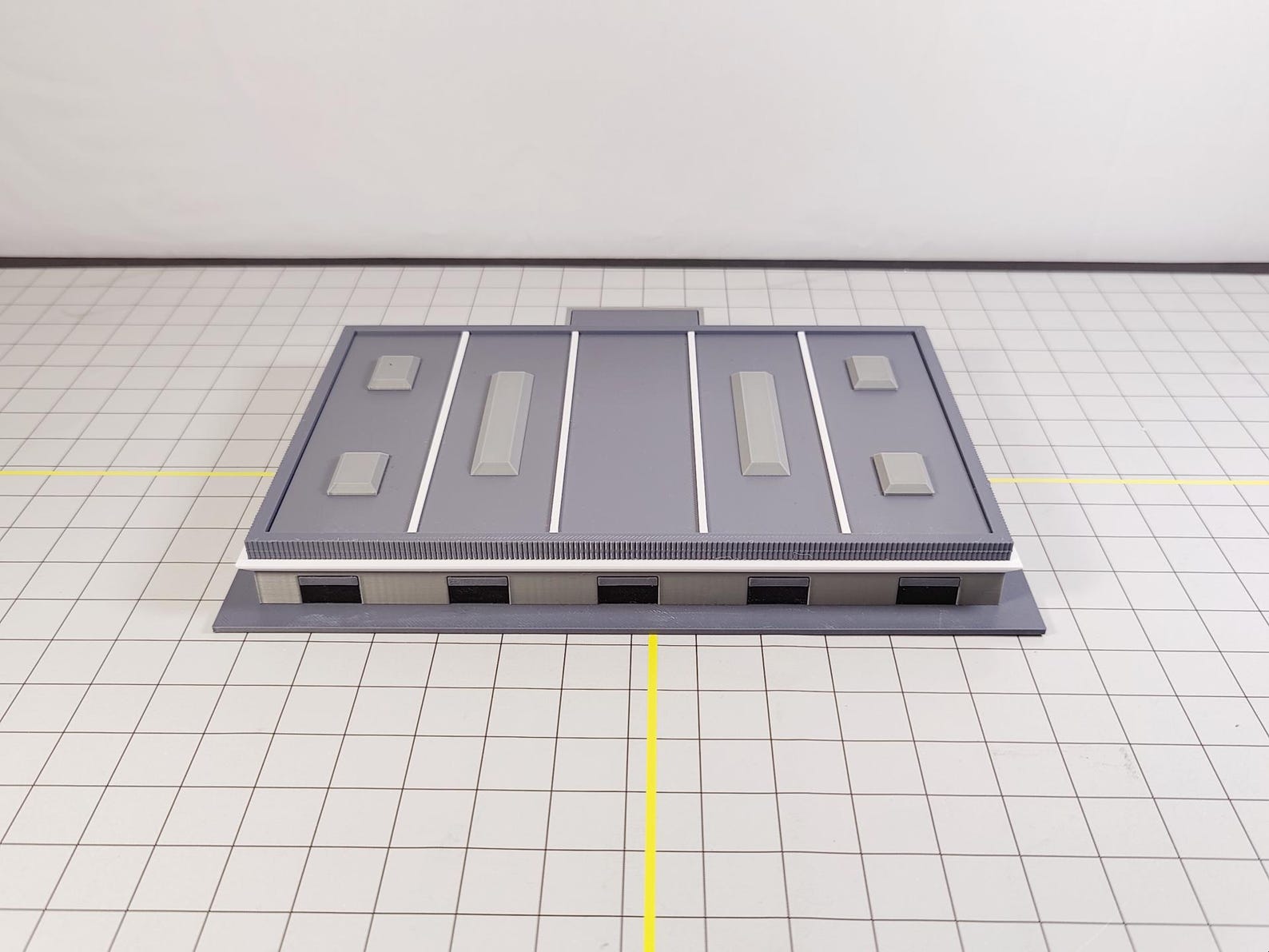 thumbnail interactive-video image 1 of AVGEEK MODELS 1:400 Scale White/Grey Large Aircraft Hangar Maintenance Building – 3D Printed 1 of 3