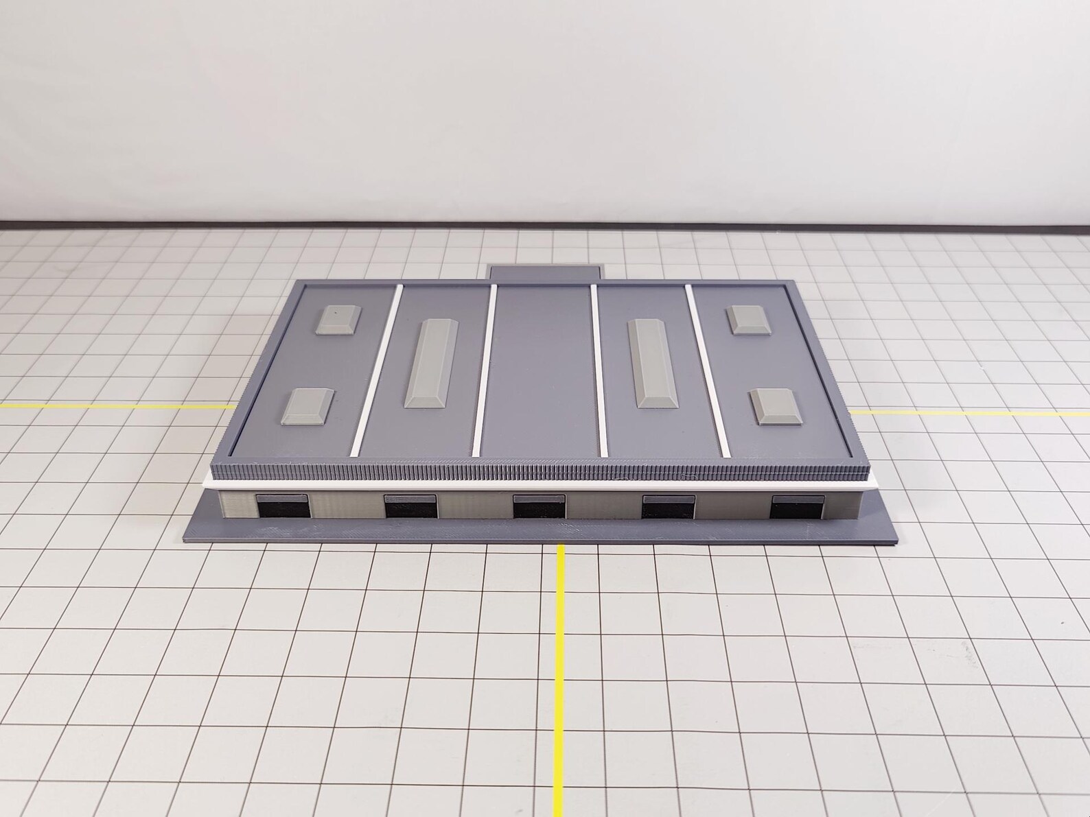 AVGEEK MODELS 1:400 Scale White/Grey Large Aircraft Hangar Maintenance Building – 3D Printed