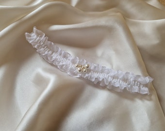 Modern pearl wedding garter