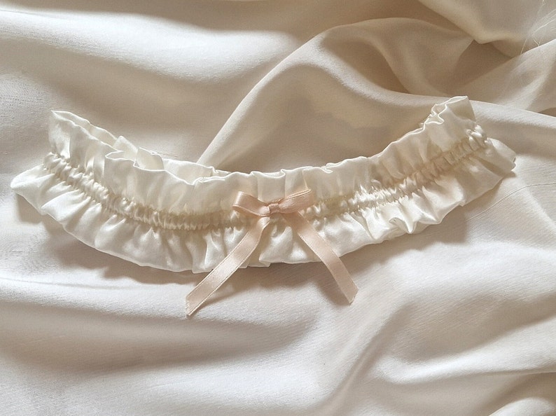 Jarretière de mariée de luxe en pure soie avec ruban rose poudré image 1