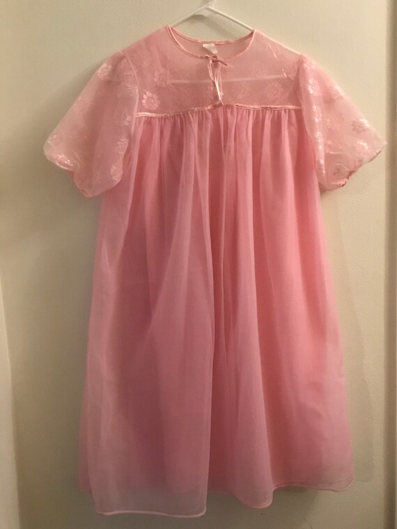 Vintage  Bubblegum Pink Rose Nightgown and Pegnoir